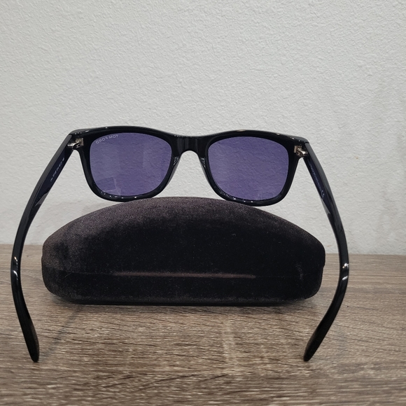 Leo Tom Ford Sunglasses TF336 - Picture 7 of 11